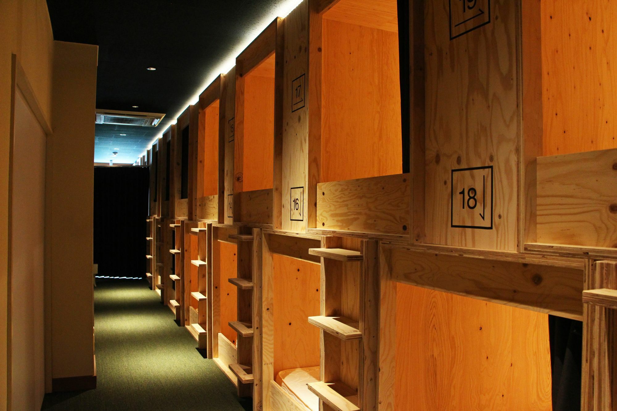 Travel&book Hulatoncabin Hostel Takamatsu
