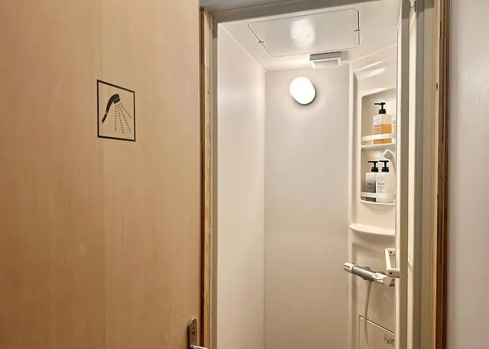 高松胡拉頓艙旅行書本飯店